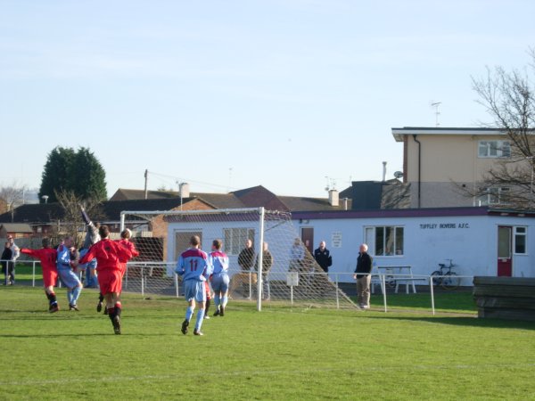 Kavanagh heads Highridge in front