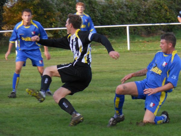 Kingswood V Longlevens